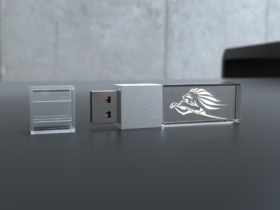 Crystal USB Stick Mini liegend mit Deckel und Glaskörper mit Gravur