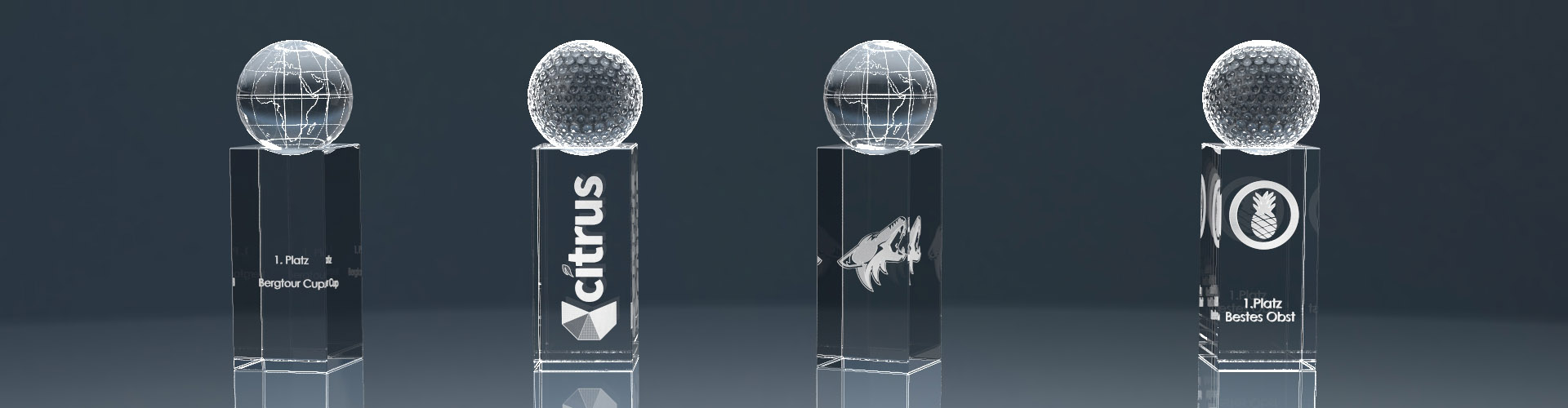 Vier Glaspokale Trophy World Champion mit Lasergravur